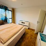 Spacious 72 Sqm Moselblick & Connection 아파트