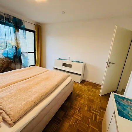 Spacious 72 Sqm Moselblick & Connection アパート